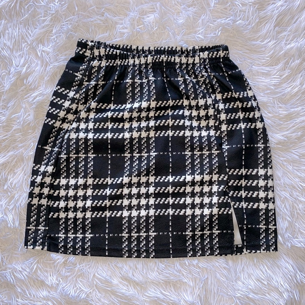 Black & White Skirt 🔳
